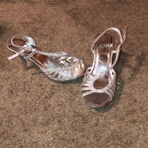 Sparkly silver formal shoes